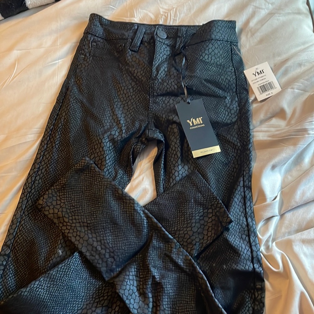 NEW WITH TAGS - Black Stretch Skinny Jeans - Snake Skin pattern
